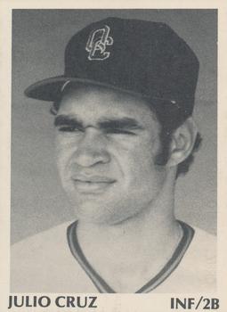 Julio Cruz #8